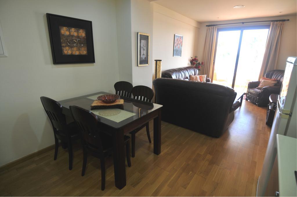 Ithaki Phinikoudes Apartment No. 202 라르나카 객실 사진