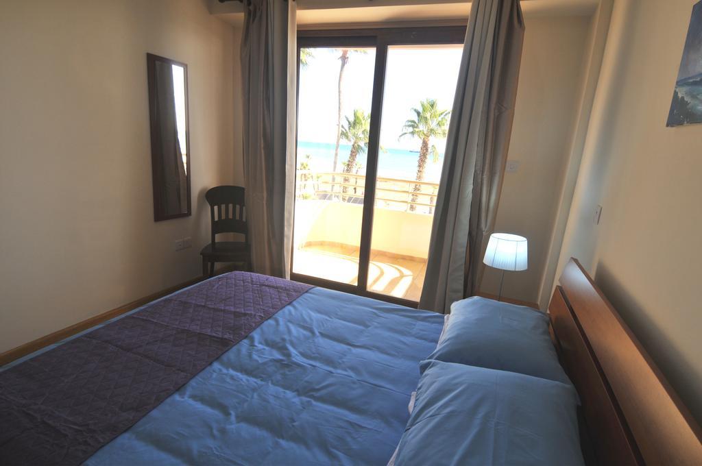 Ithaki Phinikoudes Apartment No. 202 라르나카 객실 사진